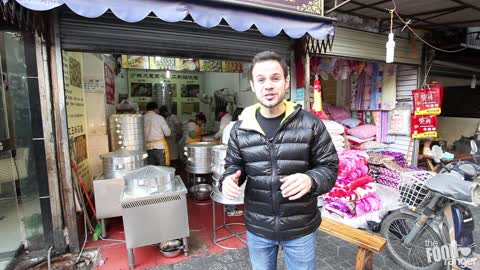 Juicy Pork Baozi in Chengdu- Mindblowing! 包子