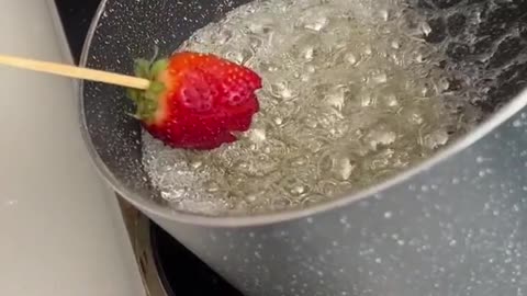 This strawberry trick is so cool 😍🤯