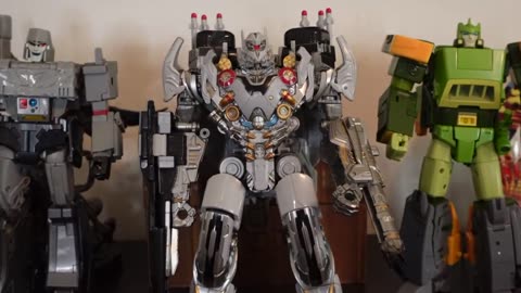 Transformers Review: Nitro Zues aka “Black Mamba”