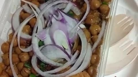 Street style Samosa chana Chat