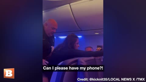 "What's Happening?!" Allegedly Drunk Woman Confused as She's Removed from Southwest Flight