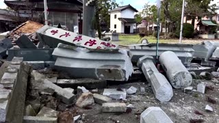 Japan races to rescue trapped quake victims