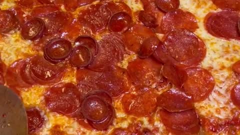 The superior pizza topping according to Las Vegas is pepperoni.