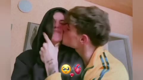 Newly Married 👩‍❤️‍💋‍👨 Couple's 👫 Lovely Kiss 💋 Scene 💞🥰