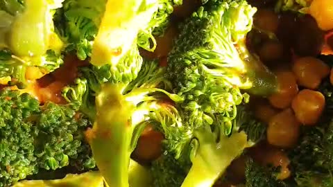 broccoli chickpea salad