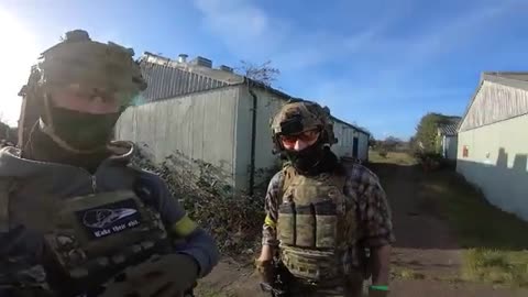 2 Ex British SOLDIERS Take On 50 Airsoft Players & DOMINATE!