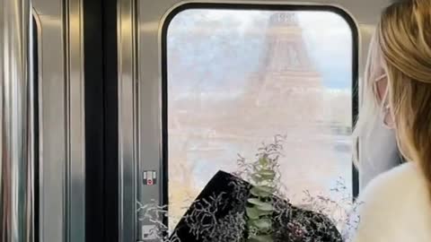 POV: you're riding aQulnusparandom train in Paris and suddenly.er