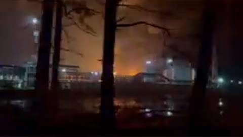 An oil warehouse in Bryansk is on fire. Explosions can be heard. April 25, 2022