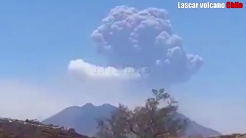 Two mega volcanoes exploded in South America! Spectacular eruptions in Chile and Ecuador!