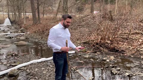 Train Derailment Ohio (2023): JD Vance puts a stick into the creek in East Palestine