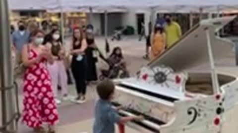 "River Flows in You" played by 6-year-old piano prodigy on a street piano!