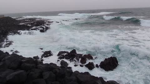 Vento forte e ondas altas / strong wind and high waves - Ponta Delgada Azores Portugal - 17.12.2022