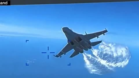 Vídeo mostra o momento em que caça russo atinge drone dos EUA em voo sobre o mar Negro