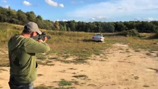 SHOOTING CAR WITH 6 GUNS