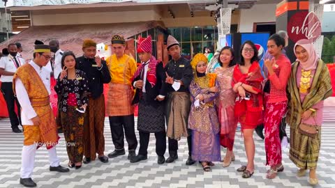Elegant & Colorful Indonesian Traditional Dress 🇮🇩