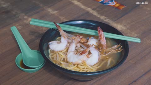 30 Famous Local Foods To Eat in Singapore Before You Die