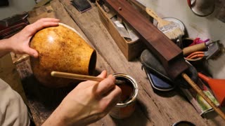 Gourd Banjo Building with Cobbler's Pegs & Shellac