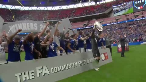 COMMUNITY SHIELD WINNERS! 🏆 Leicester City Get Their Hands On The Trophy!