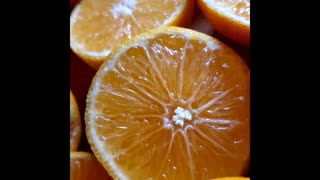 Cutting and Juicing navel orange