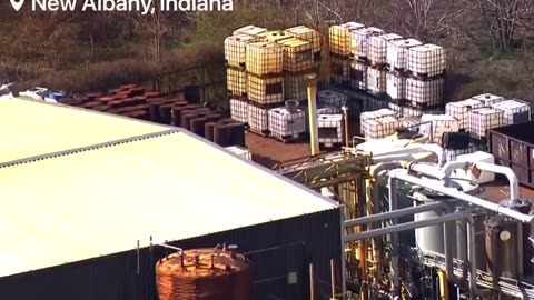 Plumes of yellow smoke have leaked out of a chemical plant in NewAlbany, Indiana