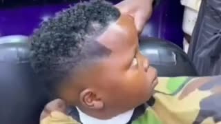 hairdresser kissing client, lol