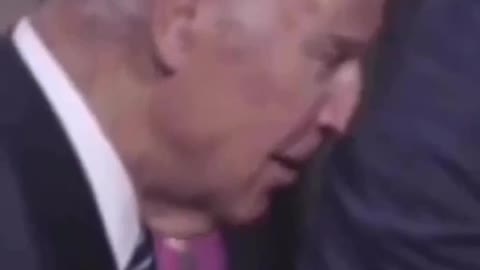 INSÓLITO! JOE BIDEN NOJENTO! FJB