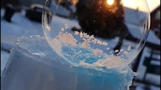Soap bubbles freeze in seconds