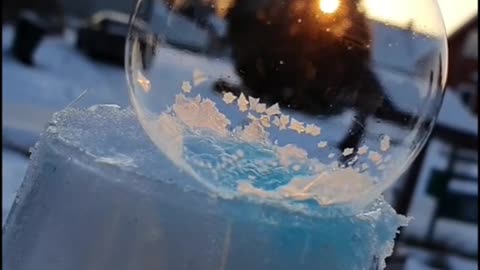 Soap bubbles freeze in seconds