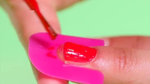 I NEED this gadget in my life! 💅 MUA #nails #gadget #manicure #nailpolish