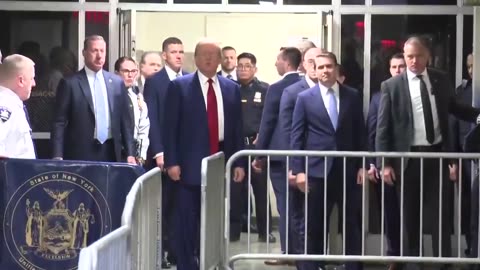 Trump makes statement as he enters NY courtroom