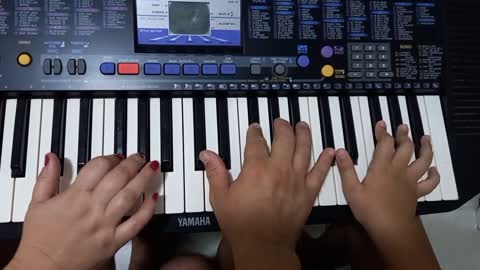 1 teclado e 3 mãos