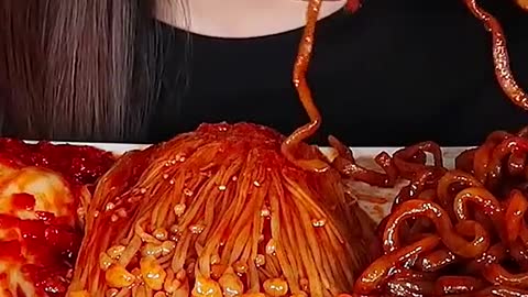 Black Bean Noodles, Spicy Enoki Mushrooms, Kimchi #zoeyasmr #zoeymukbang #bigbites #mukbang #asmr #f