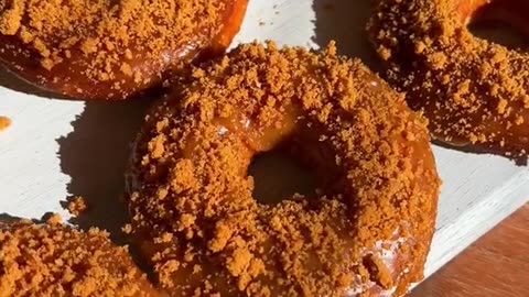 Easy 74 CALORIE Biscoff Donuts!🍩