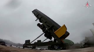 Russia showcases loading of Yars nuclear missiles (VIDEO)