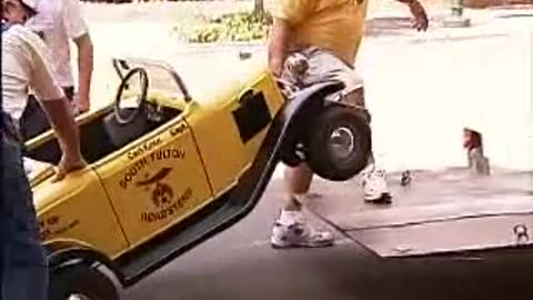 Dunebuggy Hits Crowd at Shriners Parade