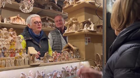 Weihnachtsmarkt am Wiener Stephansdom trotz Krisen gut besucht