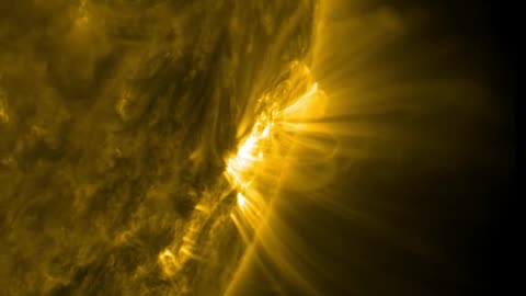 NASA's SDO Watches Magnetic Arches Tower Over Sun's Surface_Full-HD