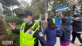 China's CCP police now forcing people to delete photos of COVID protests