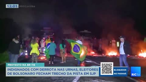 Caminhoneiros bolsonaristas protestam e bloqueiam estradas no Brasil