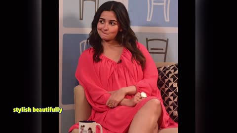 Pregnant alia bhatt cutely showing her huge baby bump in this video!!