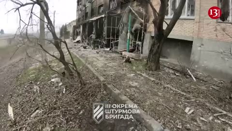 “Russians hiding nearby” - Ukrainian fighters moving under fire in Bakhmut streets