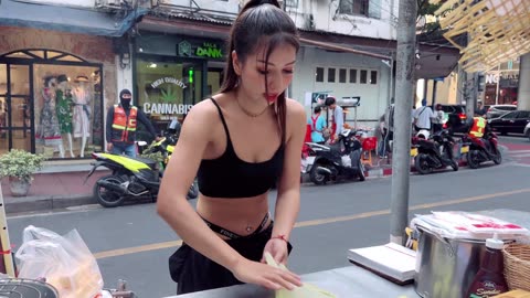 Hardworking Roti Lady Bangkok Thailand -Thai Street Food