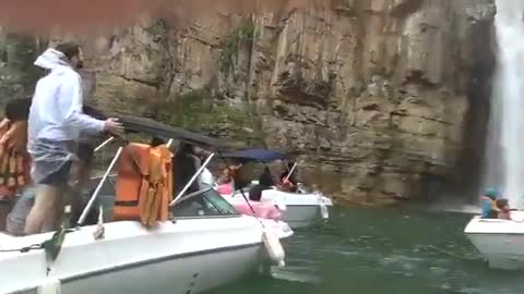NEW VIDEO CAPITOLIO: PEDRA FALLS ON BOAT AND KILLS 10 PEOPLE