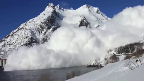 World's Biggest Avalanche - 2 contrasting views