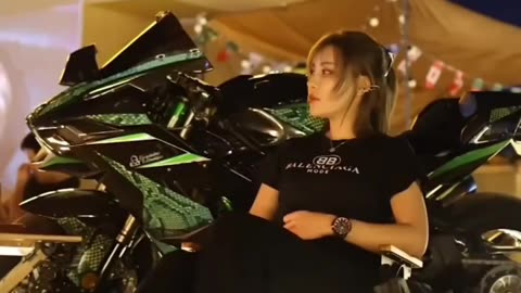 Biker girl #Bikevideo #Girlsbikeriding