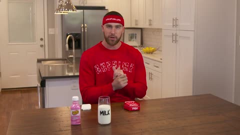 Travis Kelce eats the world's hottest chip
