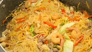 Momma Goat Cooking - Pancit - Asian Noodle Feed Many and Tasty Super~!!!