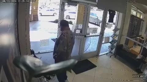 20-Person Sledgehammer Smash-and-Grab Robbery of a Bay Area Jewelry Store