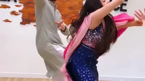 Tag your bhangra partner 😍❤️ #Punjabijachde #kulchechole #trendingsong #trending ##Love