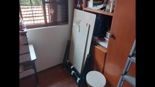 Meu pai conseguiu quebrar a mesa do meu quarto.